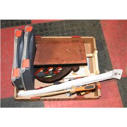 PAIR OF LINESMAN REFEREE FLAGS ORANGE BANCO SAW,