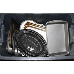 TOTE OF METAL BAKEWARE