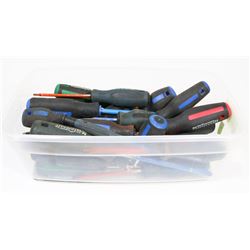 CLEAR BIN WITH 32 MASTERCRAFT