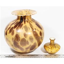 LOT OF 2 HAND BLOWN ITALIAN GLASS VASES.