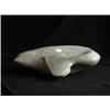 Image 1 : Une sculpture inuit en stéatite représentant un dauphin, par Kanayug.