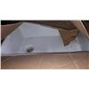 Image 2 : 3 PORCELAIN SINKS