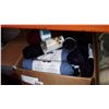 Image 2 : 2 BOXES OF WOOL AND YARN