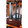 Image 1 : 4 TABLES AND TOPS