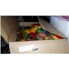 Image 1 : BOX OF DECORATIVE FRUIT WALL DECOR