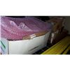Image 1 : BOX OF BUBBLE WRAP AND JEWELLRY CASES