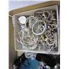 Image 3 : TRAY OF JEWELERY