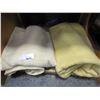 Image 1 : 2 WOOL BLANKETS