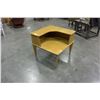 Image 1 : MAPLE CORNER TABLE