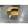 Image 2 : MAPLE CORNER TABLE