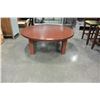 Image 2 : LARGE ROUND MAHOGANY FINISH COFFEE TABLE