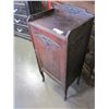 Image 1 : ANTIQUE CUPBOARD WITH GALLERY