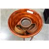 Image 3 : WOOD SALAD BOWL ON STAND W/ UTENSILS