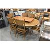 Image 2 : OAK DINING TABLE W/ 2 LEAFS AND 6 PRESS BACK CHAIRS