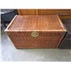 Image 2 : WICKER TRUNK
