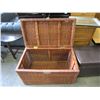 Image 3 : WICKER TRUNK