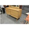 Image 2 : 6 DRAWER VILAS MAPLE DRESSER W/ MIRROR