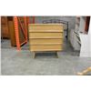Image 2 : 4 DRAWER VILAS MAPLE DRESSER