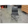 Image 2 : BLACK LEATHER AND CHROME MODERN GAS LIFT OFFICE CHAIR