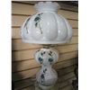 Image 2 : VINTAGE MILK GLASS LAMP