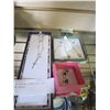 Image 1 : LOT OF WOMENS JEWELLERY IN FLOWER BOXES