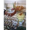 Image 2 : LOT OF COLLECTIBLE CHINA VANITY ITEMS ETC