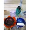 Image 1 : TRAY OF COLOURED GLASS