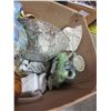 Image 2 : BOX OF ART GLASS AND PORCELAIN COLLECTIBLES