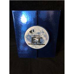 THE E.T FROM CONCEPT TO CLASSIC GIFT SET (INCLUDES DVD'S/ CD/ FILM CELL)