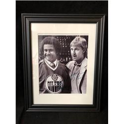 DUAL SIGNED WAYNE GRETZKY & GRANT FUHR FRAMED 8 X 10 CSI COA