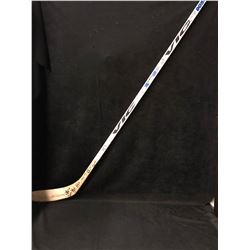 2004 TEAM SIGNED BILL GUIREN HOCKEY STICK (CLASSIC COA)