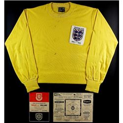 Gordon Banks (1937-2019) England Goalkeeper and World Cup Winner. A match worn Yellow England Goalke