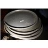 Image 2 : 5 Aluminum Oval Trays