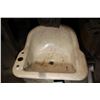 Image 1 : Bath Tub Stitz?