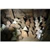 Image 1 : 1 Shelf Of Old Bath Tub Feet
