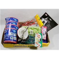 FLAT OF ASSORTED KITCHEN ACCESSORIES.