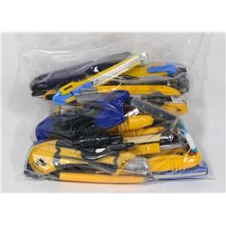 BAG OF ASSORTED UTILITY KNIVES