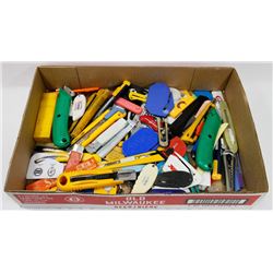 FLAT OF ASSORTED BOX CUTTERS.