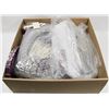 Image 1 : BOX OF 725 PURPLE AND SILVER DRESS-UP BELTS