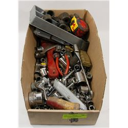 BROWN TRAY OF ASSORTED SOCKETS & TOOLS