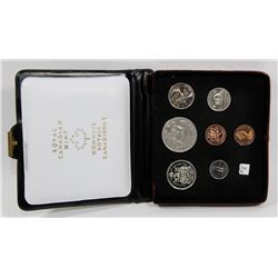 1975 DOUBLE PENNY CASED COIN SET