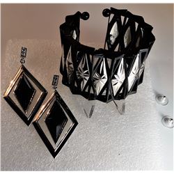 12) BUTLER EARRINGS & COORDINATING BRACELET.