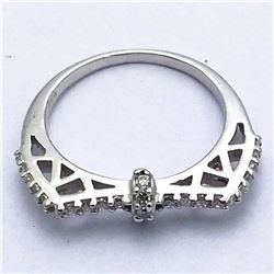 32) STERLING SILVER CUBIC ZIRCONIA RING SIZE 5.75