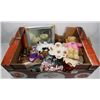 Image 1 : FLAT OF COLLECTIBLES, HOME DECOR, FIGURINES,