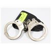 Image 1 : METAL HAND CUFFS WITH KEY