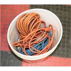 LOT OF 4 EXTENSION CORDS IN A CONTRACTORS PAIL