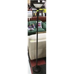 42) TALL DECORATIVE FLOOR LAMP.
