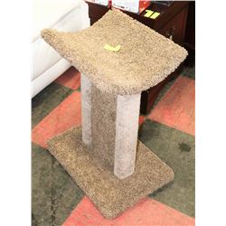 SADDLE STYLE CAT SCRATCHING POST, NEW
