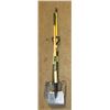 Image 1 : LOT OF 2 SHOVELS AND 1 ICE CHIPPER