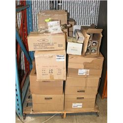 PALLET OF NEW BOXES OF LIGHT BULBS